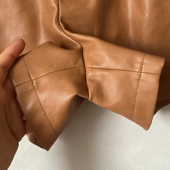 7 For All Mankind Faux Leather Shorts size XS brown camel pleather vegan - Picture 3 of 11